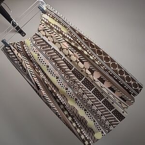 Madison Studio size 6 dropped box pleated skirt